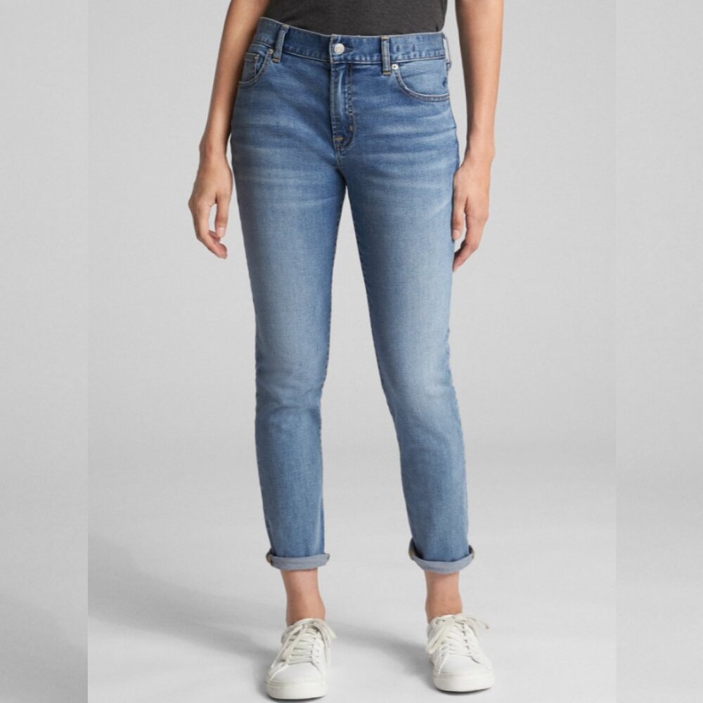 GAP Girlfriend Soft Wear Mid Rise Jeans | Size 27
